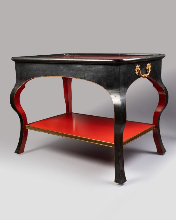 Table en laque rouge et noire - vendue - sold -