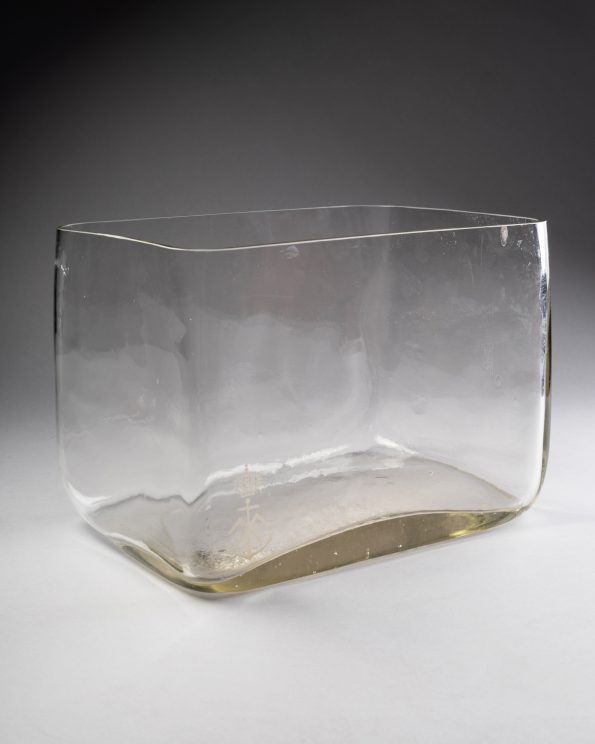 Vases en verre gravé - vendus - sold -