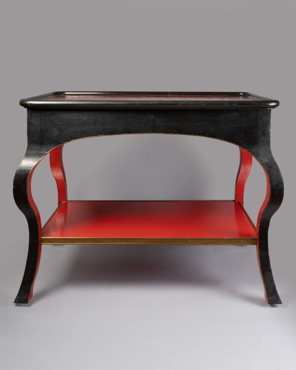 Table en laque rouge et noire - vendue - sold -