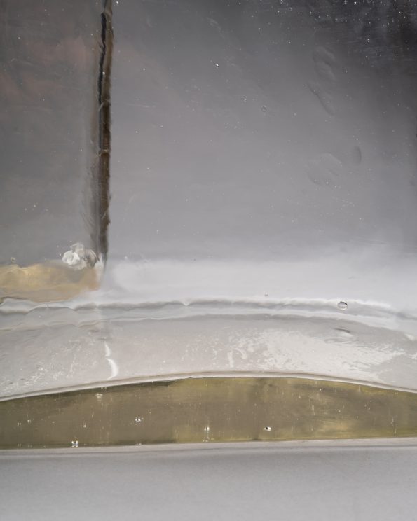 Vases en verre gravé - vendus - sold -