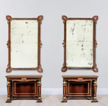 Paire de consoles et leurs miroirs.