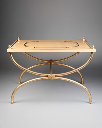 Table d'appoint.