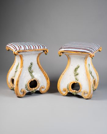 Paire de tabourets en céramique.