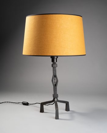 Lampe en fer forgé.