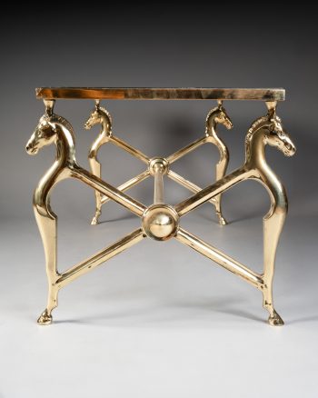 Table basse aux chevaux.